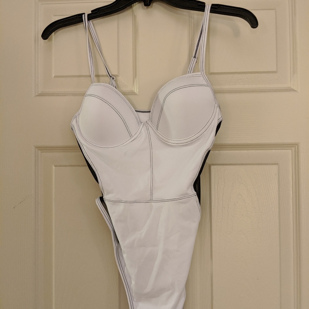 Women's bathing suit